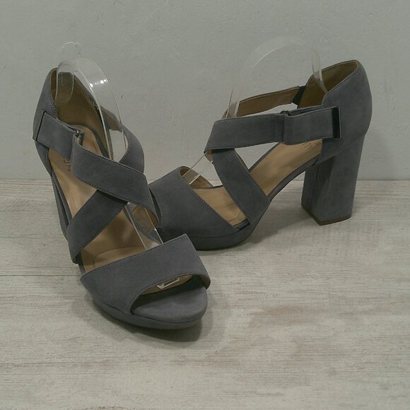 Sexy Naturalizer Adrie Retro Strappy Gray Suede High Block Heel Size 10 W | Wide - Picture 1 of 14